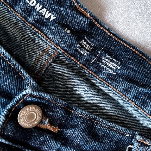 Old Navy Slouchy Straight Cropped Jeans - Picture 3 of 5